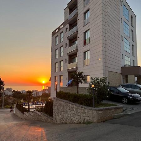 Lux Hotel M Dobra Voda Εξωτερικό φωτογραφία