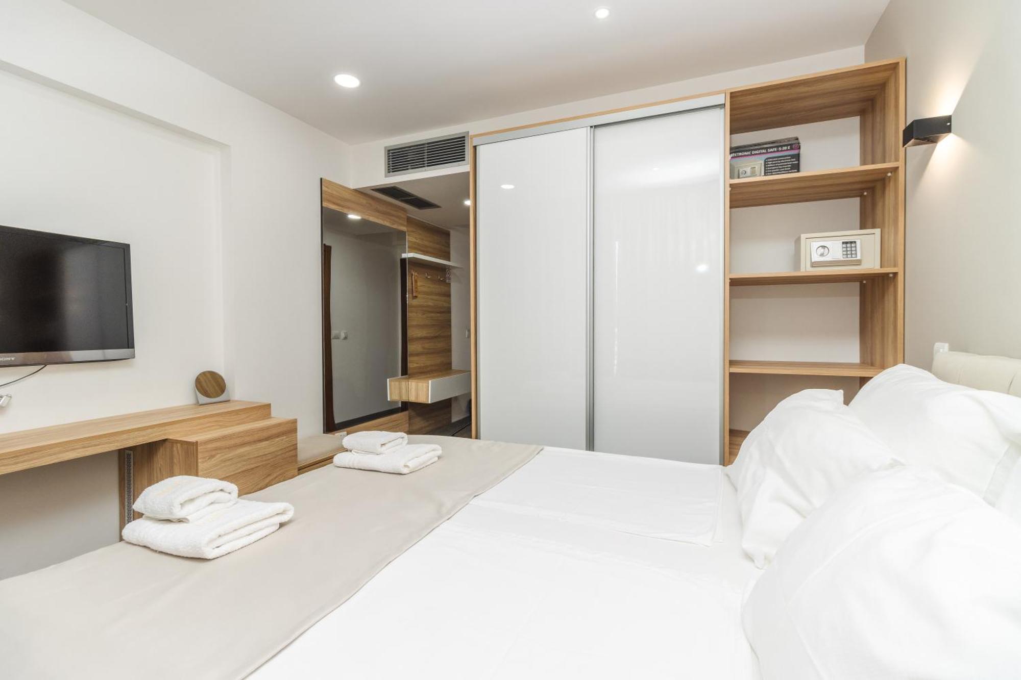 Lux Hotel M Dobra Voda Εξωτερικό φωτογραφία