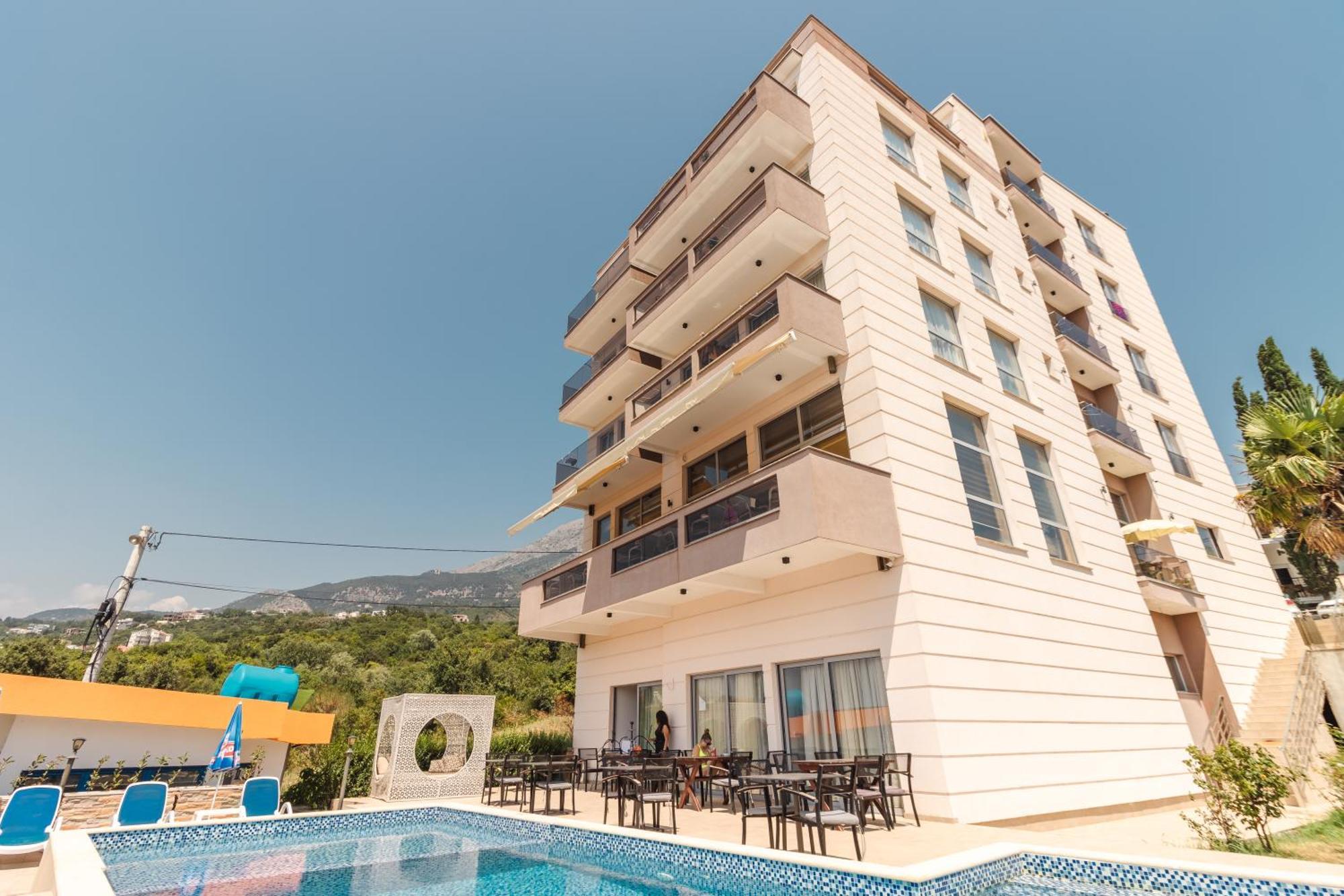 Lux Hotel M Dobra Voda Εξωτερικό φωτογραφία