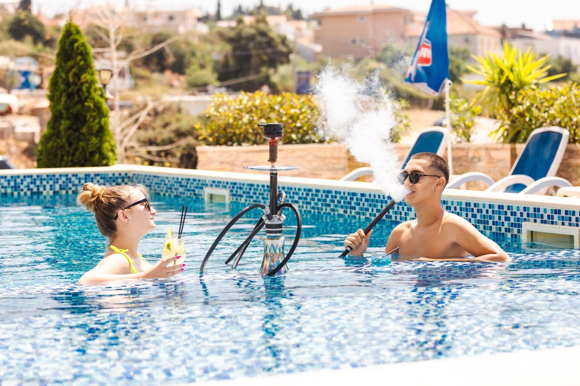 Lux Hotel M Dobra Voda Εξωτερικό φωτογραφία